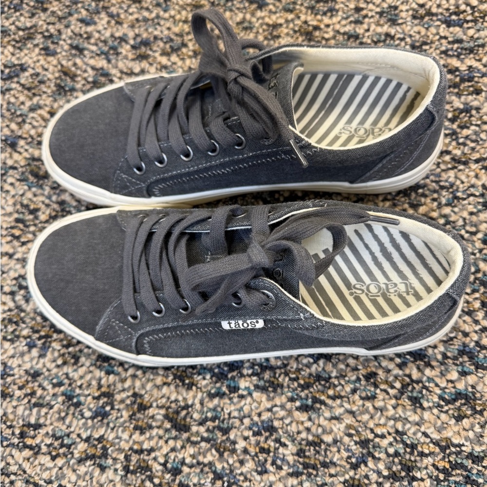 Taos Footwear Casual Canvas Sneakers in Charcoal Worn Once! - Picture 2 of 6
